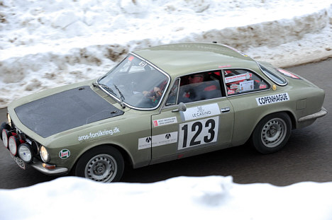 Bent Mikkelsen og Jens Gandrup i Alfa Romeo har ikke fået en optimal start. De er fjerdebedste danske hold.